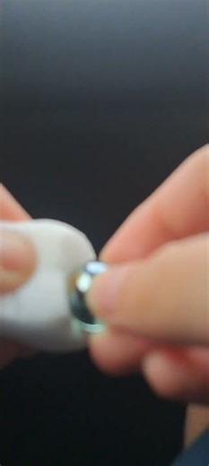 sound effects [squeaking sound]