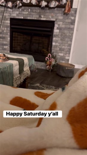 2.1K views · 25 reactions | Show me some fall decor y’all #fall #falldecor #fallblanket #fallfun #fallseason | Made With Love Country Crafts by Tracy | Facebook