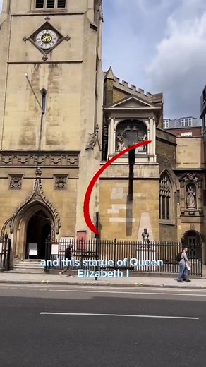 You can read about all EIGHT amazing details to spot at St Dunstan in the West, including the memorial to a master swordsman on the blog. There’s a link in my bio 👉 @livinglondonhistory . . . . . . . . #london #londonhistory #history #livinglondonhistory #tudor #tudors #tudorhistory #elizabethi #statue #fleetstreet #churchesofinstagram #secretlondon #hiddenlondon #londontravel #londontrip | Living London History