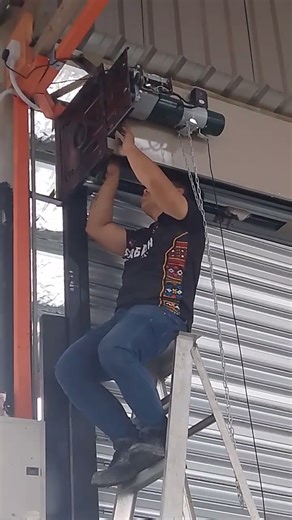 Repair roller shutter rosak #engineering #rollershutter #machine #tvetmalaysia #tvetmara #tvet #diy