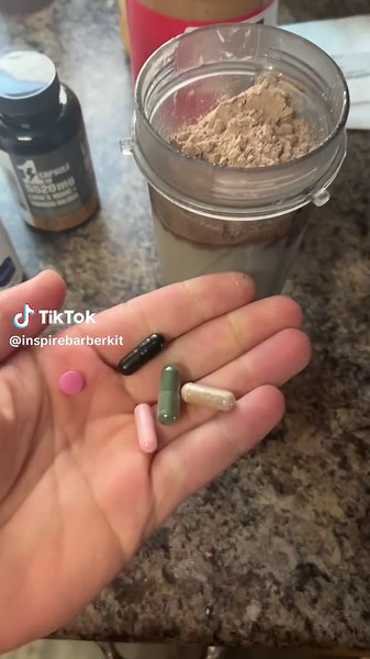 Day in the life of a barber 9 hours ⏰ 21 cuts 💈 #fyp #foryou #barbershop #foryoupage #haircuts #bundle #hairproducts #diy #barber #barberlife #studentbarber #beards #clippers #hairtutorials #tutorials #viral #explore #barberlife #dayinmylife