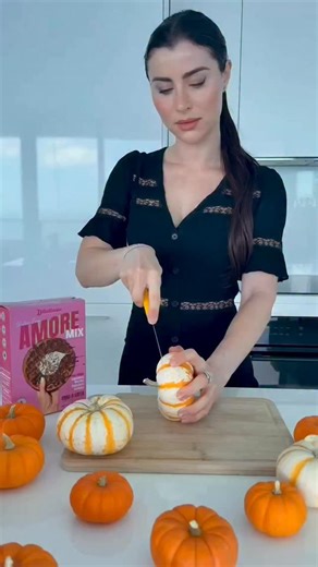 Mini pumpkin magic 🎃✨ Crispy pumpkin shells filled with our gluten-free, organic Choc-o-lotta mix…because fall deserves a little chocolate. With just a few simple ingredients, you get a recipe that’s easy, fun, and irresistibly Dilettoso. Perfect for autumn brunches, Thanksgiving tables, or last-minute sweet cravings. Our mix is versatile, always organic, and bakes perfectly every time. 👉 Order now at dilettoso.com or on Amazon and make your fall desserts unforgettable. #Dilettoso #GlutenFreeB