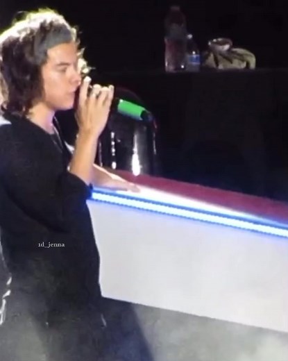 Harry Styles' Iconic 'I Want' Performance at Concert