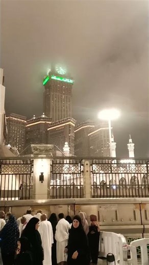 ভোর ৪টায় মেঘের আভাই আচ্ছন্ন ক্লক টাওয়ারের সুন্দর্য #makkah #shorts #shortvideo #beautiful