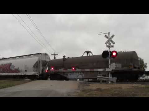 N 1400 Rd railroad crossing in Midland, KS with NS leader!