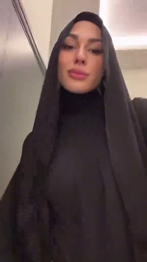Stunning Hijabi Model Sets the Internet on Fire 🔥