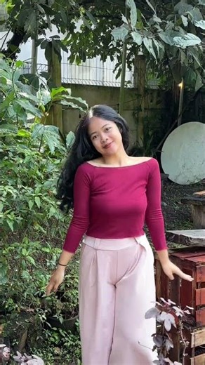 WHY DO WOMEN'S FEET REFLECTIVELY GO UP ONE ONE LIKE WKKWKWK