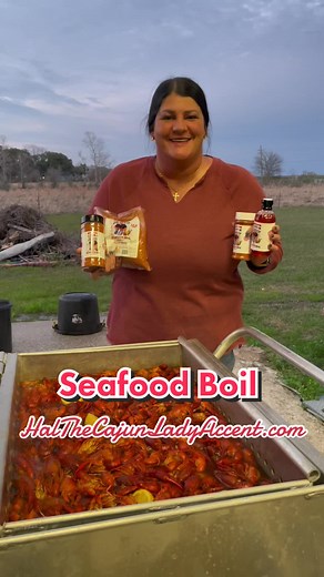 Check out my Seafood Boil #halthecajunladyaccent #louisiana #cookinwithhalthecajunladyaccent #louisianacheck #cajuntiktok #cajunladyproducts #website #halsseasoning #seafoodboil #crawfishboil #crawfish