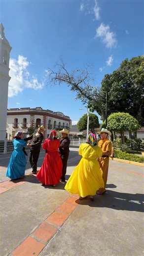 Increíble todo lo que hay en Santa Rosa de Copan 🇭🇳🩵🤍🇭🇳#travel #expocopan #honduras #copan #santarodadecopan | Lauxelmundo