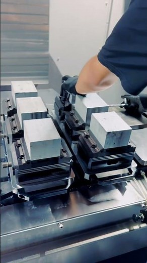 self centering vise with zero point clamps , Machining 6pcs workpiece at once#cnc #workholding