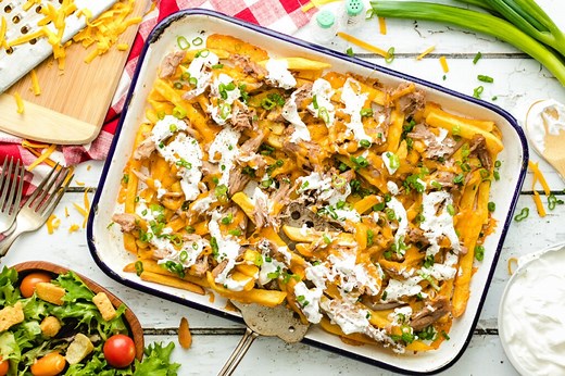 What’s better than fries? Loaded pulled pork fries! Recipe -->> https://5dinners1hour.com/loaded-pulled-pork-fries/ | 5 Dinners 1 Hour