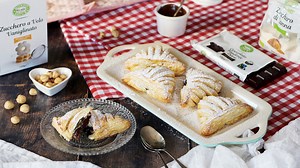 Preparare una merenda gustosa e scenografica non è mai stato così facile! Ti basteranno pochi ingredienti Mondo Natura e il forno, per una vera esplosione di gusto. Scopri i passaggi e prepara la lista della spesa per il tuo Supermercato Maxì preferito: https://storelocator.maxisupermercati.it/ | Maxì