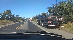 34K views · 302 reactions | Boa tarde, #URGENTE  BR.262 NO POSTO JAVA EM Ibiá, Minas Gerais, Brazil PARCIALMENTE INTERDITADA PELOS CAMINHONEIROS.  Fato sendo registrado no tarde desta terça-feira, 22, por volta de 14h30 no trevo da BR.262 com a MG-187 próximo ao posto Java no município de Ibia/MG. Manifestação é referente a alta dos combustíveis em todo o pais.  | Willian Tardelli Reportagens em Araxá e região. | Facebook