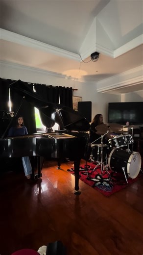 “An on-the-spot lesson playing Jessica’s favorite song” Can't Help Falling in Love Song by Elvis Presley🎹 #piano #lessons #2026Goals #fblifestyles #trend