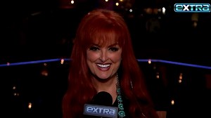 Wynonna Judd talks joining #TheVoice as mega mentor and says she FANGIRLED over Gwen Stefani! 🥰 | Extra