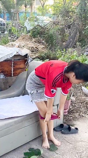 Too many ants #funny #comedy | Crazy fam