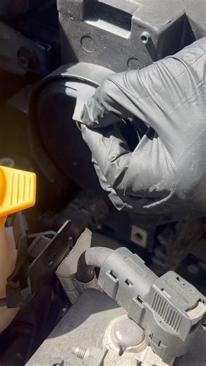 2018 Jeep Renegade Latitude Headlight Bulb Replacement @E‪@ElmoMotorWorks‬