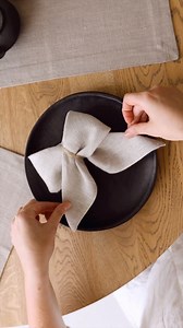 🎀 Save this for Christmas Day 🎀 These beautiful bows will add a extra touch of elegance to your table this year - Etsy seller @thing_stories shows us how simple it is to create them 🧡 | Etsy