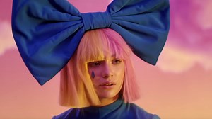 Clip "Thunderclouds" : Sia, Diplo et Labrinth dans les nuages avec Maddie Ziegler