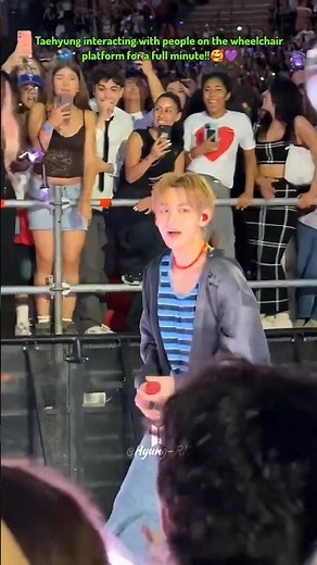 Taehyung interacting with ARMY on WHEELCHAIR platform for a full minute😭🤗 Brussels Concert D1💜
