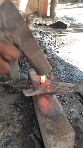 "Forging legends, one hammer strike at a time 🔨💥#blackpink #youtubeshorts #viralvideo #usa #vlog