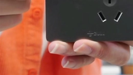 公牛开关插座K1078，安全阻燃，插拔顺滑，家用厨房、客厅用电更安心。安装简便，老人小孩都适用，长久使用无松动，推荐！