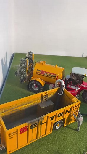 These products can be find on www.farmmodels.nl #farmmodels #farmmodelsnl #miniatuur #farm #boerderij #busy #miniature #farmminiature #scale132models #scale132 #johndeere #fendt #claas #foryou #fyp #minifarm
