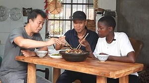 DaGe butchered a goose, and we stewed it with Taros. Yummy yummy! | Rose鄉村