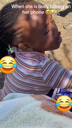 Mosadi ekare o dula a shebile batswadi full-time. Parent on phone call🤣🤣🤣🤣 | Abongile Wa Sasha