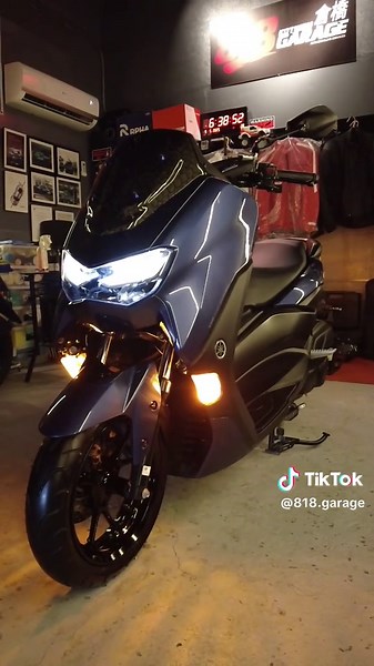 Our ceramic coating PROMO just turned this NMAX V2 into a head-turning beauty, now looking shiny, sleek, and glass-like✨💎 Only at 818 Garage❤🖤 📢 Stay tuned — promo extension announcement coming soon! #818garage #NMAXV2 #detailing #ceramiccoating #fyp #foryourpage