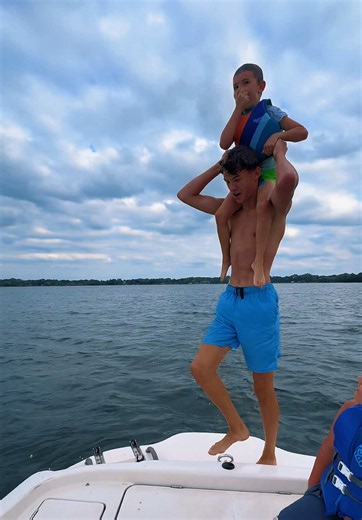 Happiness in its purest form 🥹 how did I get so lucky with these boys? The love for each other is the most heartwarming thing ever - Karsten is such a protector of his baby brother and Miles trusts him with his whole heart. ♥️ to say I’m proud would be an understatement, I don’t even know if there’s a word to describe it.