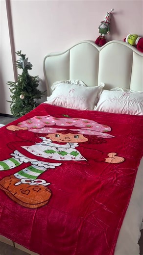 Meet your new cute sidekick: a Strawberry Shortcake blanket that adds a dash of berry sweetness to every day! #strawberry #strawberryshorrcake #ssc#strawberryshortcakecosplay #strawberryshortcakecharacters