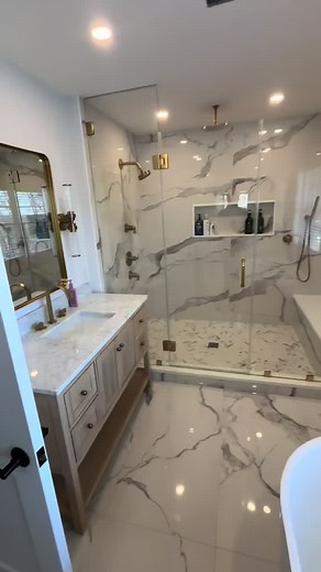 Frameless Shower Enclosures for Luxurious Bathrooms