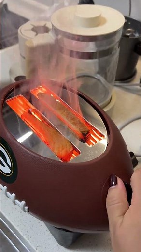 Toaster catches fire while bread is toasting in Yunnan, China