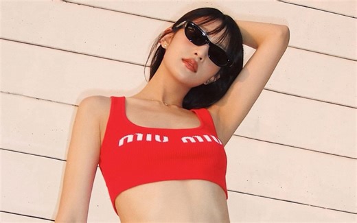 顶级比例！Minnie ins更新度假辣照。