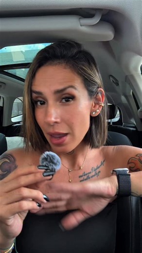 Duele, pero alguien tenía que decírtelo. 💅✨ Creer que mereces que un hombre te resuelva la vida y te venere solo porque existes o porque estás bonita, es la receta perfecta para quedarte sola o atraer a hombres que solo te ven como un objeto. El verdadero ‘alto valor’ se demuestra con carácter, lealtad, paz mental y compañerismo. ¿Qué estás poniendo tú en la mesa? Te leo en los comentarios sin llorar. 👇 #Pinshilore #VerdadesQueDuelen #RelacionesSanas #Ego #AmorPropioReal “ | Loree.Vaz