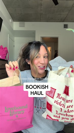 Exploring a Cute Bookstore: A Bookish Haul