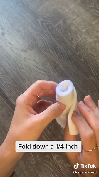 Baby washcloth into roses 🌹 #folding #babygirls #newmommytips #learnontiktok #tiktokpartner