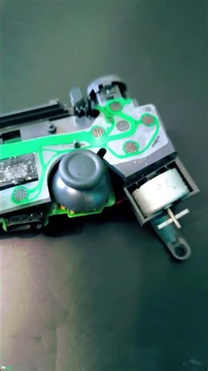 Inside a PS4 Controller 🔧