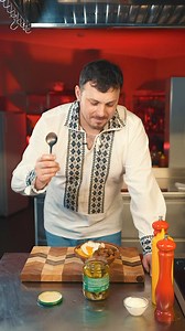 761K views · 6.3K reactions | Azi ne răsfățăm cu o tochitură moldovenească, gătită cu multă dragoste de Chef alexandru comerzan. Cu ocazia asta învățăm și câteva tips&tricks să ne iasă la fel acasă.❤️#kaufland #kauflandromania #romaniastiesagateasca #cooking #moldova #tochitura #traditional | Kaufland Romania | Facebook