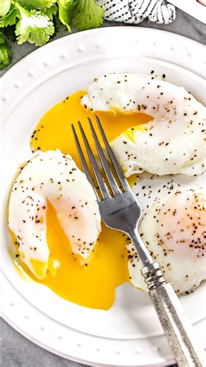 Poached eggs are a delicious addition to many dishes. Don’t be afraid to try poaching an egg if you haven’t yet or haven’t been successful in the past. Follow these simple instructions for the perfect poached egg every time! https://thestayathomechef.com/how-to-poach-eggs/ | The Stay At Home Chef