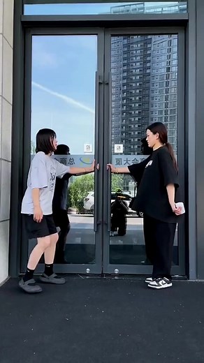 この車で仕事に行きますww#おもちゃ #玩具 #子供 #車 #キッズ #おすすめ #fyp