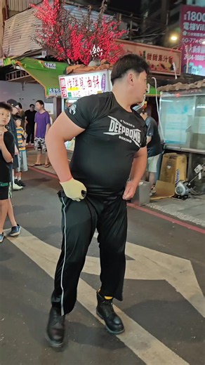 五月23號星期六天氣很熱，剪個頭髮，比較好散熱，今天重訓，練胸肩三頭，上半身極度疲勞 身體狀況不好，只好改練個墊步打擊，