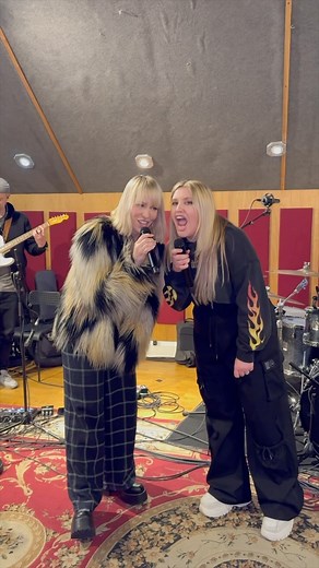 This was so fun @natashabedingfield ily 💖✨ #Alibi (The Other Girl version) link in bio E x x #newmusic | Ella Henderson