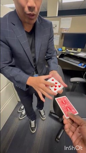 The best close up card trick of all time. #magic #tricks #cardtrick