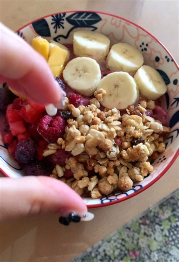 超自己流アサイーボウル🫐 買うより安いしもったり感自分で調整できるのいい🤤❤️ #アサイーボウルの作り方 #アサイーボウル#おすすめ #運営さん大好き #fyp