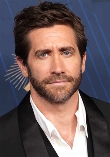 EXCLUSIVE: In a competitive situation, Netflix has acquired the action thriller spec 'Kill Switch' from Harrison Query, with #JakeGyllenhaal attached to star. Described by sources as falling somewhere between 'Collateral' and 'Sicario', the film’s logline is being kept under wraps. 6th & Idaho’s Matt Reeves & Lynn Harris will produce along with Gyllenhaal & Josh McLauglin’s Nine Stories banner and Scott Glassgold and his 12:01 Films. Query will executive produce Full story at the link in bio. (V