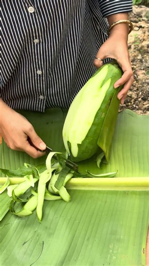 🥣🌿 Green Papaya Sour Soup Recipe | Healthy & Refreshing Traditional Soup | Easy Asian Cooking!