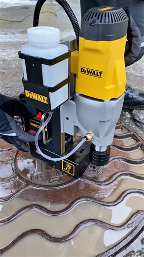 Сверлильный станок DeWalt на магнитной подошве🤯🤯🤯