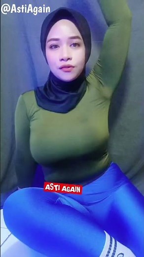Asti wearing a tight hijab again